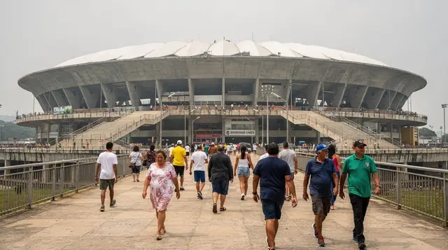 Rio de Janeiro: Maracanã Stadium Tour and Beach Soccer