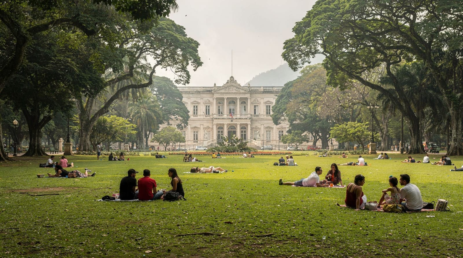 Quinta da Boa Vista: the imperial park, the zoo, and the museum still rebuilding