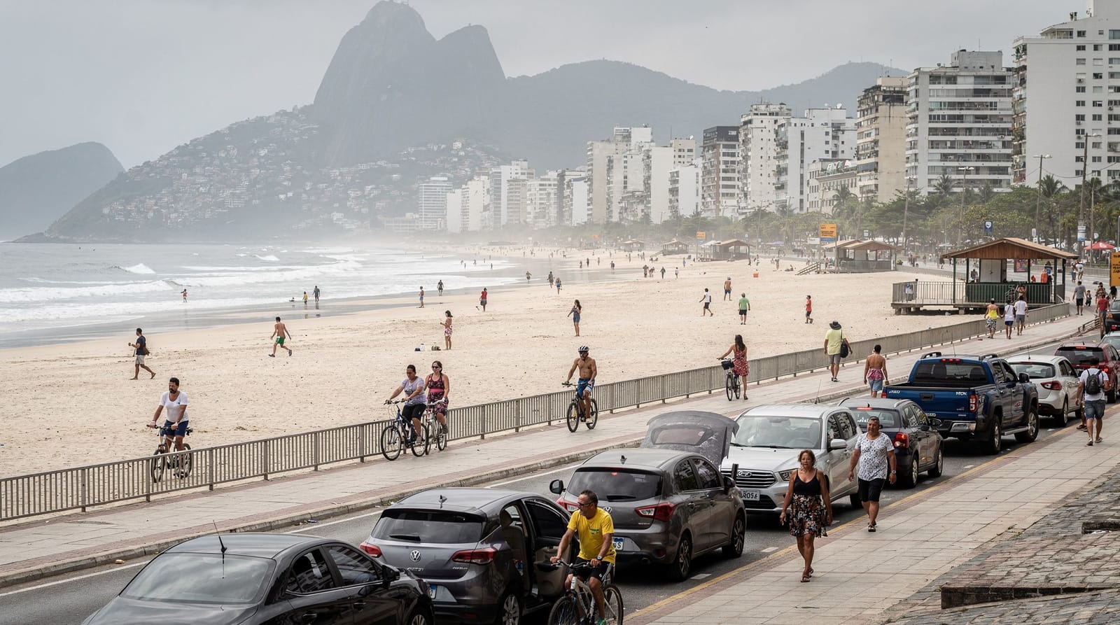 Barra and Recreio beaches — the long west-side stretch, and why you need a car