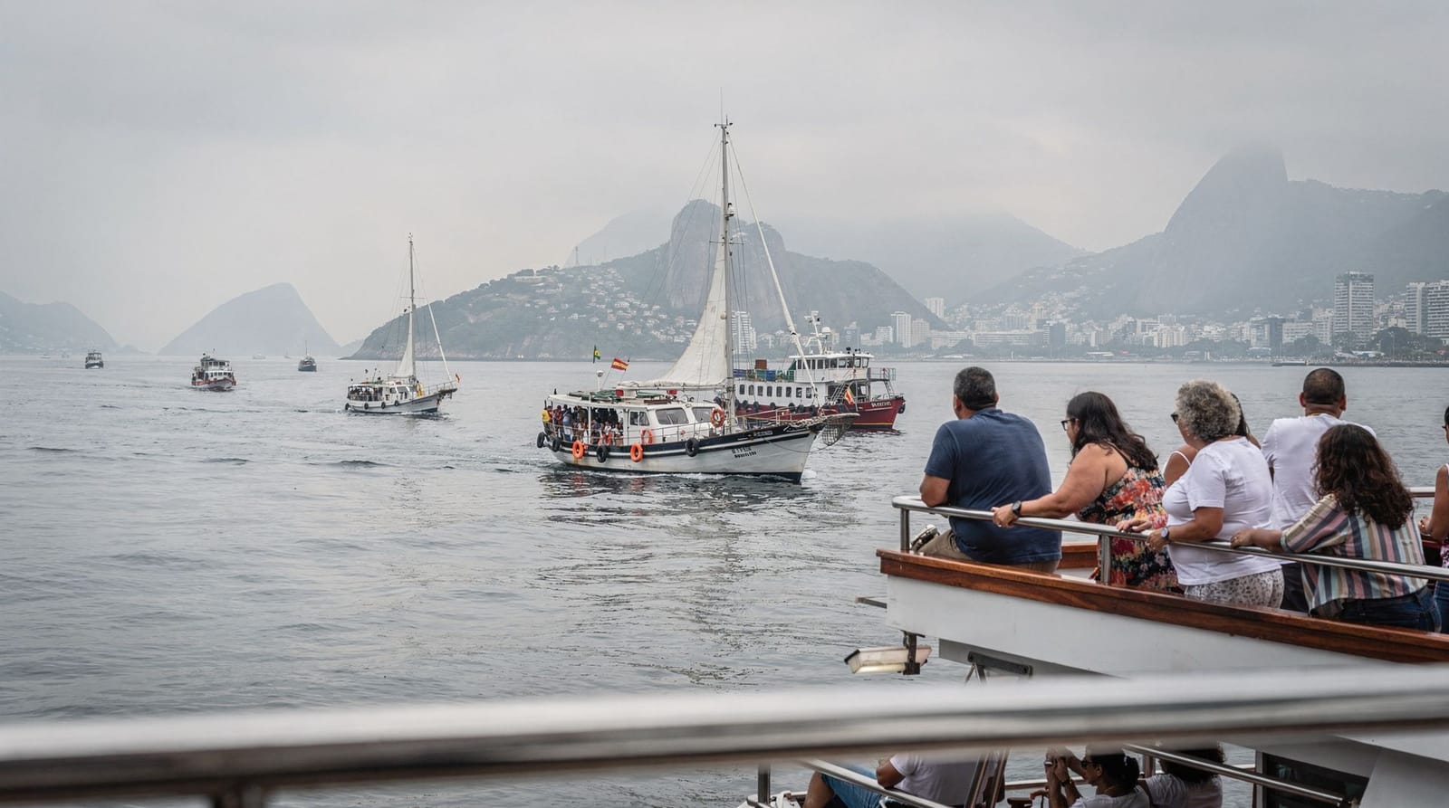 Boat trips on Guanabara Bay — schooners, sailing, and what you actually see
