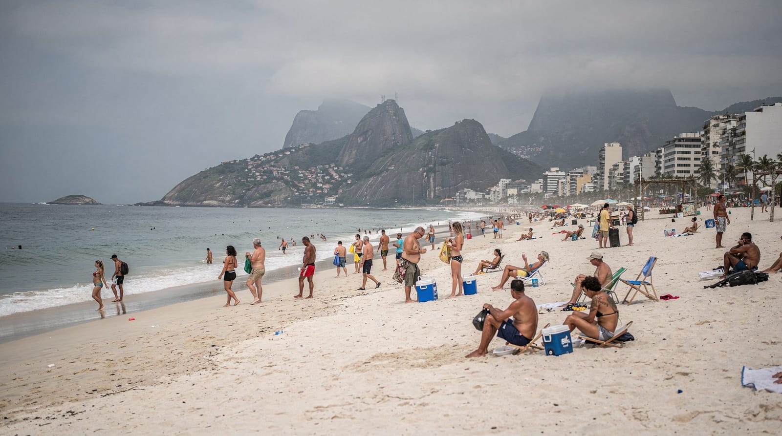 Ipanema beach guide — Posto 9, Farme, and the sunset end