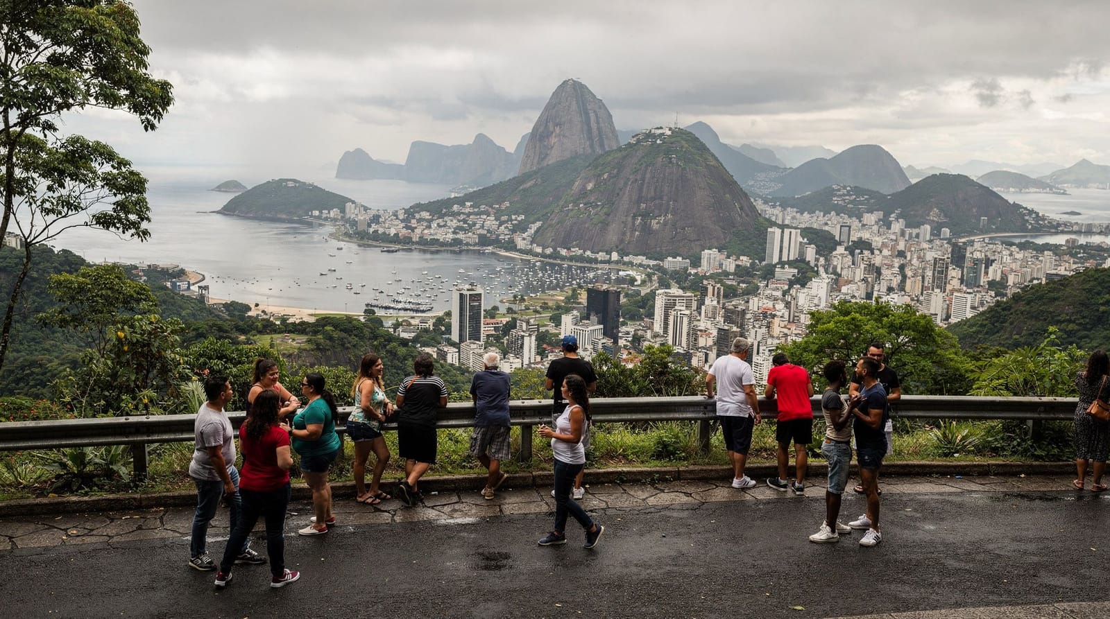 Mirante Dona Marta — the view every photographer actually uses