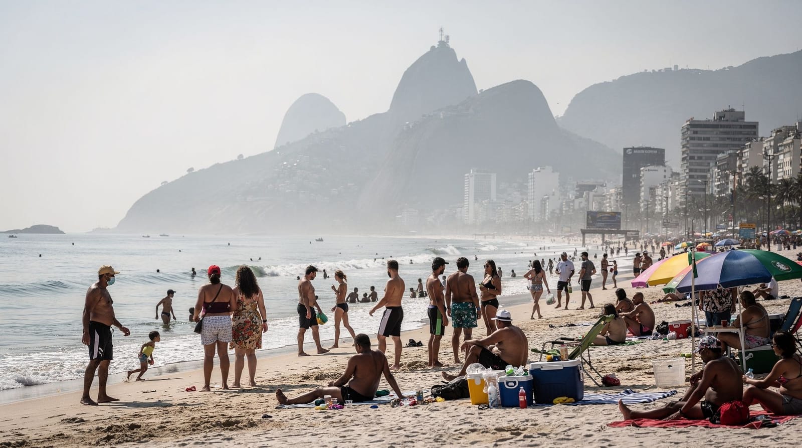 New Year's Eve in Copacabana — Réveillon, explained